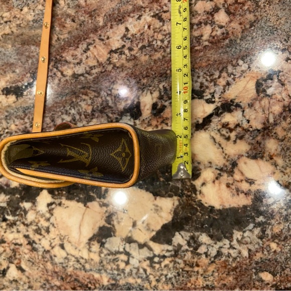 Louis Vuitton Florentine Belt Bag - Picture 9 of 16